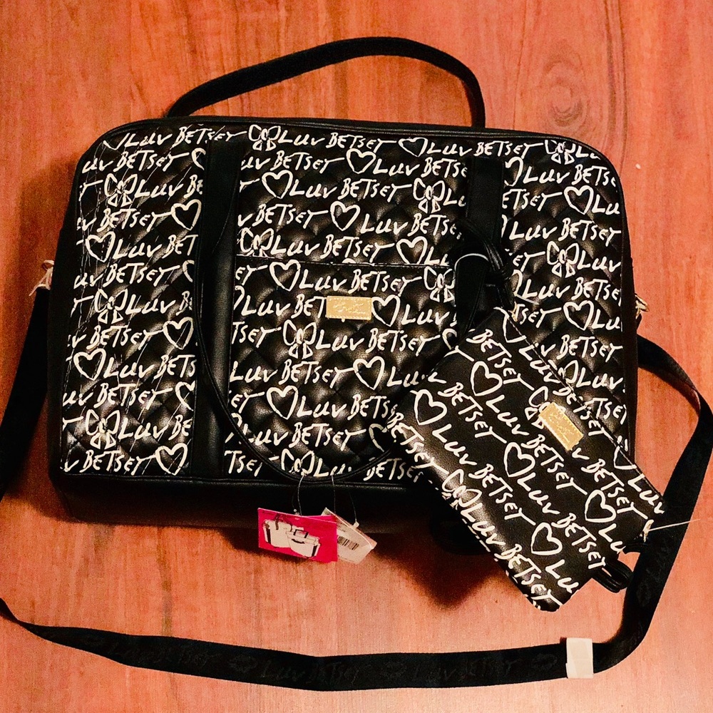BRAND NEW Betsey Johnson travel bag